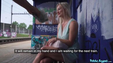 Skutečná amatérská MILF s velkými prsy ošukaná za nádražím