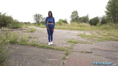 Prsatá Alexa Throat si užívá sex na veřejnosti za peníze