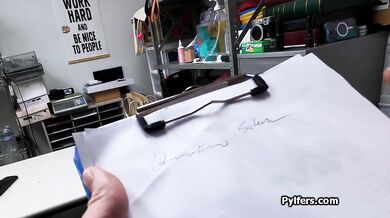Přistižena při krádeži peněženek! Latinskoamerická číšnice ve sportovním baru orálně uniká z vězení