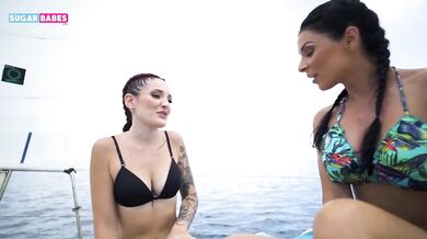 Vanessa Adamopoulou a Inna Sirina na lodi