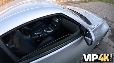 Chtěl si koupit auto, ale místo toho prodal kundičku své přítelkyně cizímu člověku