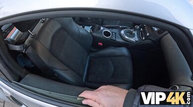 Chtěl si koupit auto, ale místo toho prodal kundičku své přítelkyně cizímu člověku