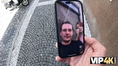 Nadržená zrzavá holka ráda zkouší další velké péra