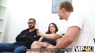Podvedl mě s mým kamarádem, takže jsem spolkla sperma cizího chlapa