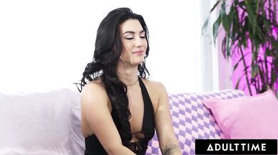 Ohromující tmavovlasá Megan Mistakes touží po hlubokém vášnivém sexu s dobře vybaveným mužem