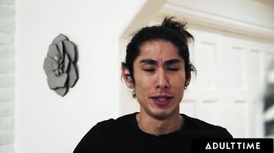 Zanedbávaná zrzavá manželka Lacy Lennon zkouší otevřený vztah, aby okořenila svůj sexuální život