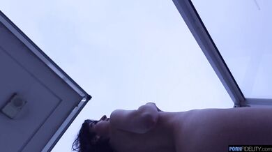 Detailní záběr na creampie s kouřením a honěním