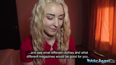 Hezká blonďatá studentka s dokonale oholenou malou kundičkou je šukána v hotelovém pokoji