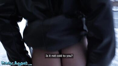 Francouzská teenka podvádí poprvé na veřejnosti veřejně s velkým pérem při hardcore sexu