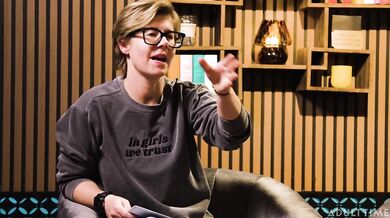 Kenna James a Millie Morgan – fanouškovské panenství, sex během menstruace a klaunské porno