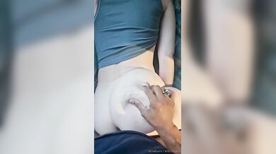 Erna Burnz dostane výstřik na svůj sexy zadek