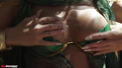 Cosplayová bohyně Ivy Ireland si hraje na zlobivou a hodnou