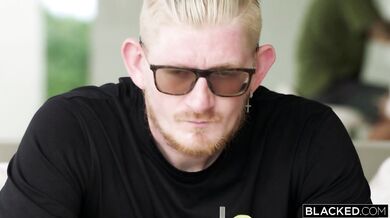 Žhavá MILF Ava svádí velkého černého ptáka
