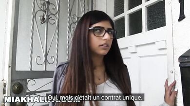 Můj přítel mi nedovolí trojku, tak jsem si to rozdala se dvěma chlapy za jeho zády