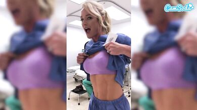 Fit MILF sestřička je vyhozena za masturbaci v práci