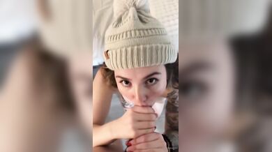 TheBoxGirl ošukána na gauči