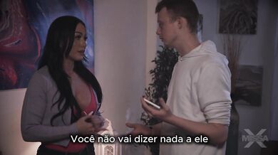 Spící Jennifer White si užívá, jak ji šuká její nevlastní syn
