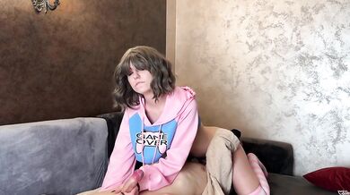 Lina Moore šuká ve svém prvním sex videu se svým přítelem