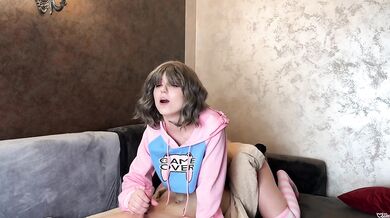 Lina Moore šuká ve svém prvním sex videu se svým přítelem