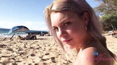Gabbie Carter si užívá ptáka na dovolené
