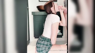 NaughtyLittleParker je vymrdaná po kouření