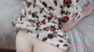 Gracie Gates dělá footjob a nechá se ošukat