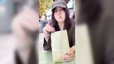 Asiatka PupuWaifu předvádí své dovednosti v nasazování kondomu ústy