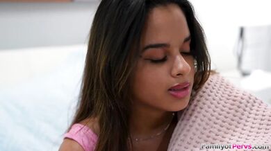 Isabella Jules si užívá ptáka svého nevlastního otce