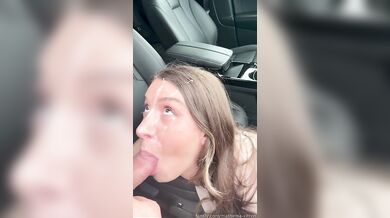 Blondýnka Mathema Kitten dostává výstřik na obličej na parkovišti