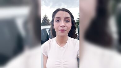 Blondýnka Mathema Kitten dostává výstřik na obličej na parkovišti