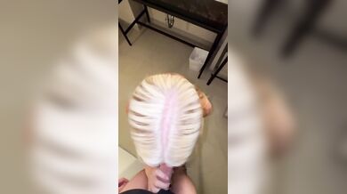 Kyliechase saje penis svého muže v POV