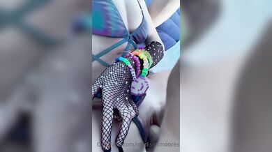 Madison Moores je ošukána ve stanu
