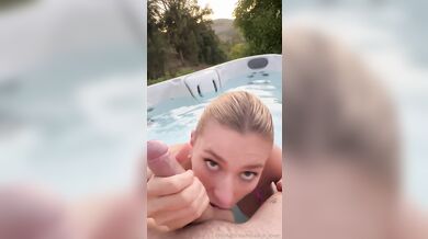 Wildhalli si užívá s velkým pérem ve vířivce