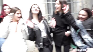 Studentka si nechá zaplatit za sex s cizím chlapem