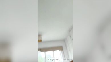 Brunetka Emily Black se nechá ošukat hned po probuzení