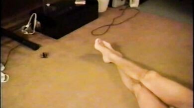 Carla se úplně odhalí při nemravné hře strip pokeru