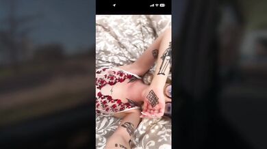 Jade Vow s brýlemi se nechá ve svém vlogu o sexu ošukat třikrát