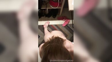 Valentina MidgetXo je análně ošukána poté, co vykouřila ptáka