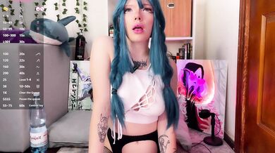 Sexy drobná dívka v anime cosplayi