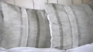 Carla se ukáže na kameře při masturbaci ve vintage pornu