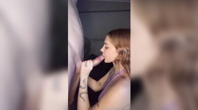 Tlustý pták si užije dlouhou uslintanou jízdu od Freyi Rey