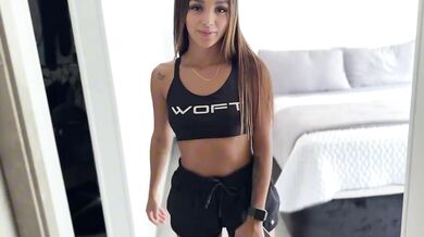 SamySun7 si po tréninku v posilovně užívá sex zezadu