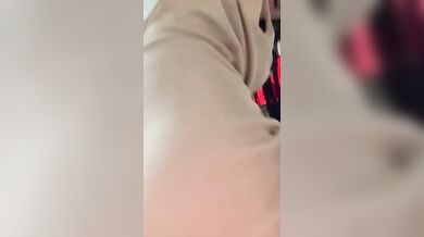 Yoonaleecake rychle rajtuje na svém dildu