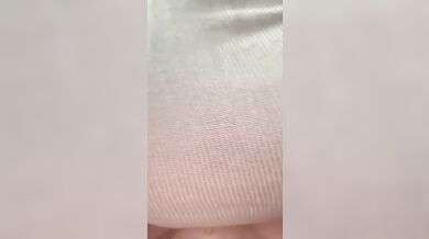 Yoonaleecake rychle rajtuje na svém dildu