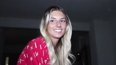 Nevlastní sestra Ambie Bambi v noci potají ochutnává ptáka svého staršího nevlastního bráchy