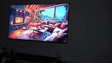 Nevlastní sestra Ambie Bambi v noci potají ochutnává ptáka svého staršího nevlastního bráchy