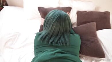 Momokun dostává tvrdé šukání v zeleném cosplayi Tatsumaki