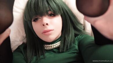 Momokun dostává tvrdé šukání v zeleném cosplayi Tatsumaki