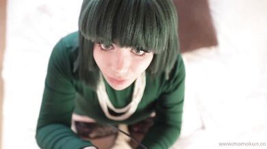 Momokun dostává tvrdé šukání v zeleném cosplayi Tatsumaki