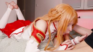 Kovicki spolkne plnou pusu spermatu v cosplayi Asuny